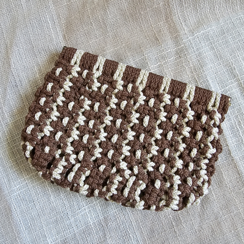 True Vintage 70s Beachy Coastal Latte Girl Western Handmade Brown Macramé Clutch